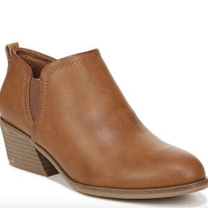 Dr. Scholl's Laurel Ankle Booties in the color Honey.  NEW IN BOX  Size 7.5